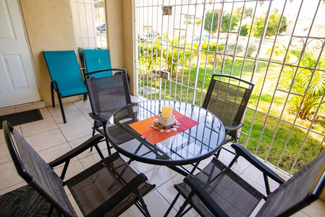 The Oasis I, Portmore Country Club Zewnętrze zdjęcie